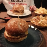 Mr. Hog Burger Ariano food