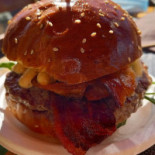 Mr. Hog Burger Ariano food