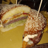 Mr. Hog Burger Ariano food