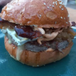 Mr. Hog Burger Ariano food