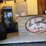 La Tigelleria outside
