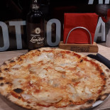 Pizzeria D’asporto Idomi food