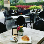 Lelacafe Exterior