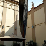 Gustami outside