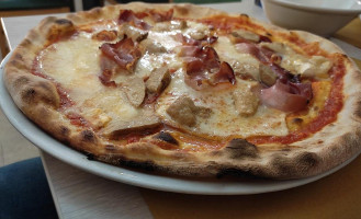 Pizzeria La Chicca food