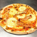 Stuzzi-pizza Robbio food
