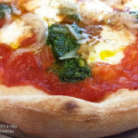 Stuzzi-pizza Robbio food