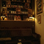The Rabbit Hole Dentro