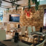 Due Colonne Pizza Cucina inside