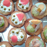 Carapes Saloon Comida