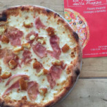 La Pizzeria Della Piazza food