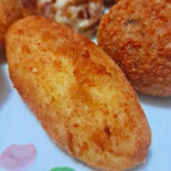 Adone Nourriture
