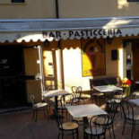 Pasticceria Giubbini outside