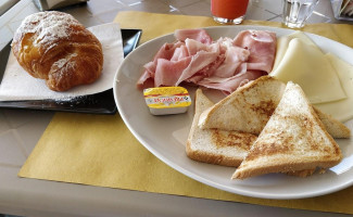 Mastro Marco Pizzeria food