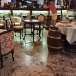 Le Tout Paris inside
