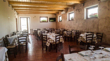 Osteria L'antico Granaio inside