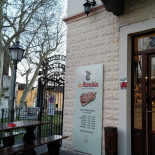 Pinseria La Rambla outside