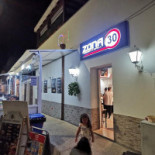 Zona 30 Beer ‘n’ Grill inside