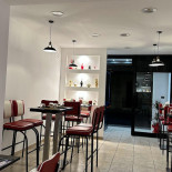 Zona 30 Beer ‘n’ Grill inside