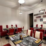 Zona 30 Beer ‘n’ Grill inside
