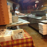 Pizzeria L'usignolo inside