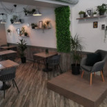 Kozy Eats Dentro