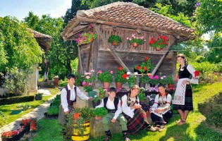 Trattoria Pizzeria La Mandolara outside