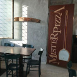 Mister Pizza inside
