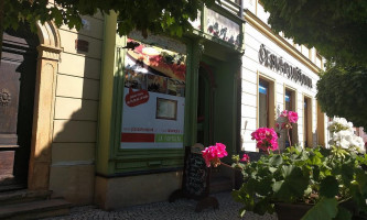 Sousedi Pavlov outside