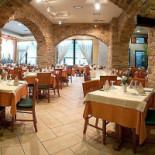 Pizzeria Continental inside