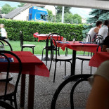 La Mimosa Pizzeria outside