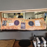 Komos À l'intérieur