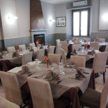 Pizzeria La Lampara Dongo inside