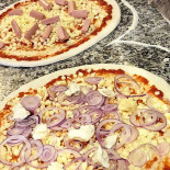 Pizzeria La Lampara Dongo food