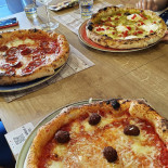 Pizzeria Napoletana O' Garibaldin food