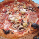 Pizzeria Napoletana O' Garibaldin food