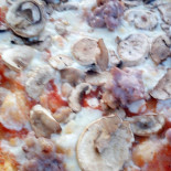 Mr Finnegan Pizza Birra Barbecue food