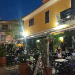 Cafe' Florian outside