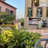 Cafe' Florian outside