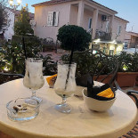 Cafe' Florian outside