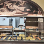 Mani E Mattero Pizza Al Taglio inside