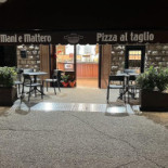 Mani E Mattero Pizza Al Taglio outside