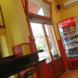 Mani E Mattero Pizza Al Taglio inside