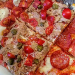 Mani E Mattero Pizza Al Taglio food