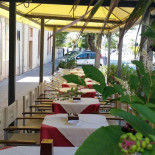 Café Revolution Extérieur