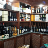 Il Veliero (el Veler) – Enoteca À l'intérieur