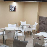 Pizzeria Attenti A Quei Due À l'intérieur