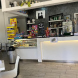 Black E White Cafe À l'intérieur