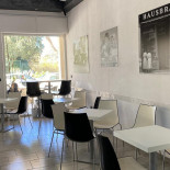Black E White Cafe À l'intérieur