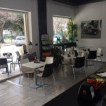 Black E White Cafe À l'intérieur